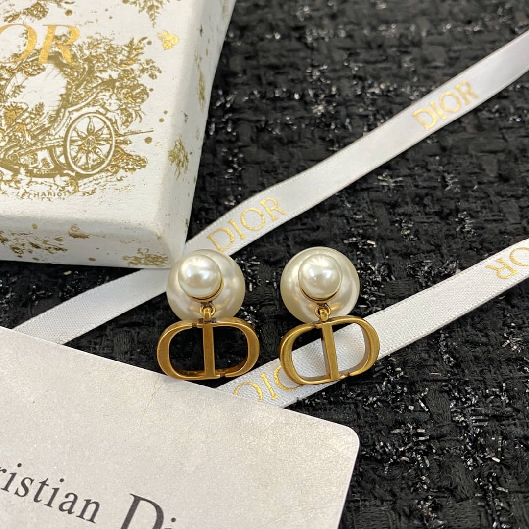 Top Quality Chr1st1an D10r Earring