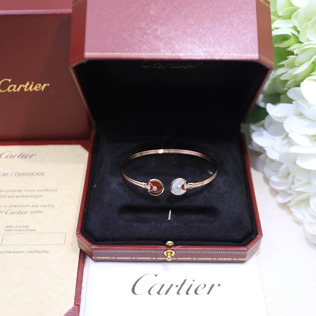 7 Star Ca*t1er Bracelet