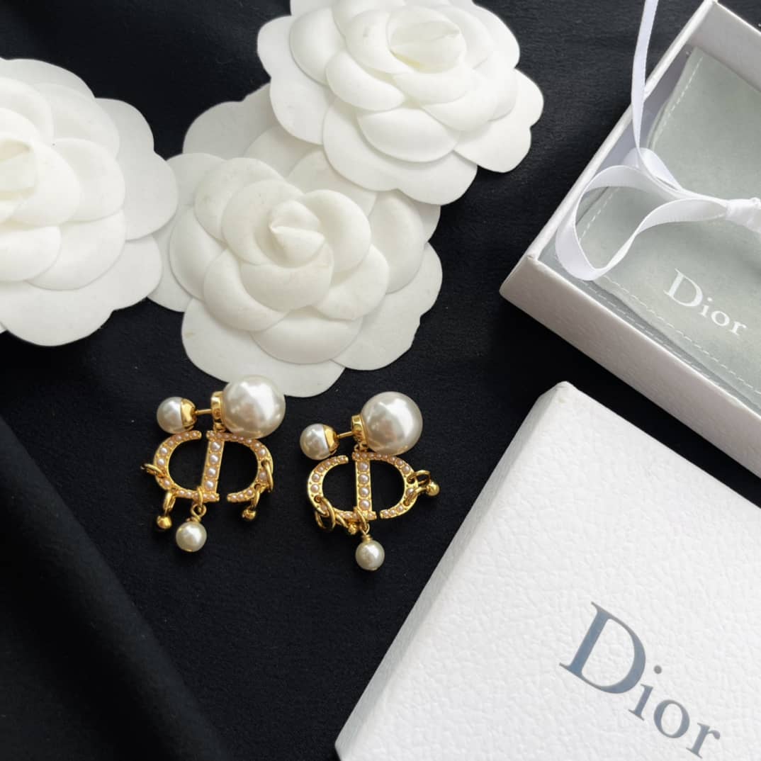 7 Star Chr1st1an D10r Earring