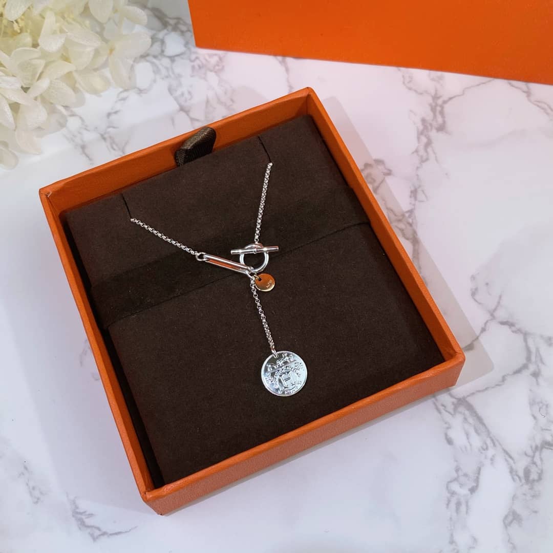 H**me5 Necklace For Sale