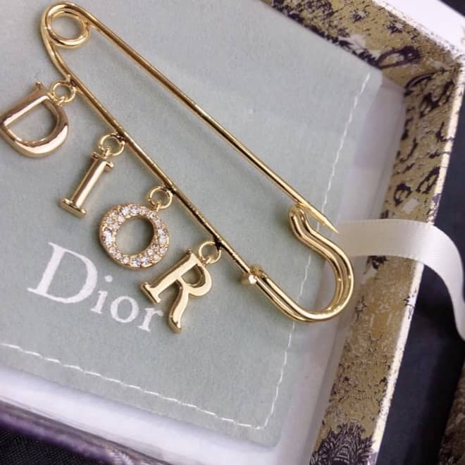 7 Star Chr1st1an D10r Brooch