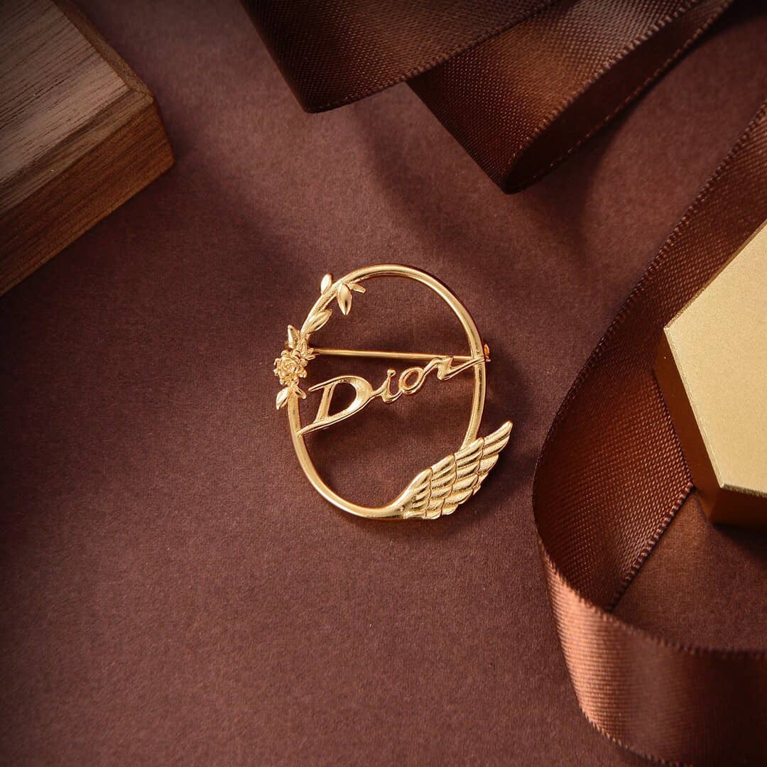 Top Quality Chr1st1an D10r Brooch