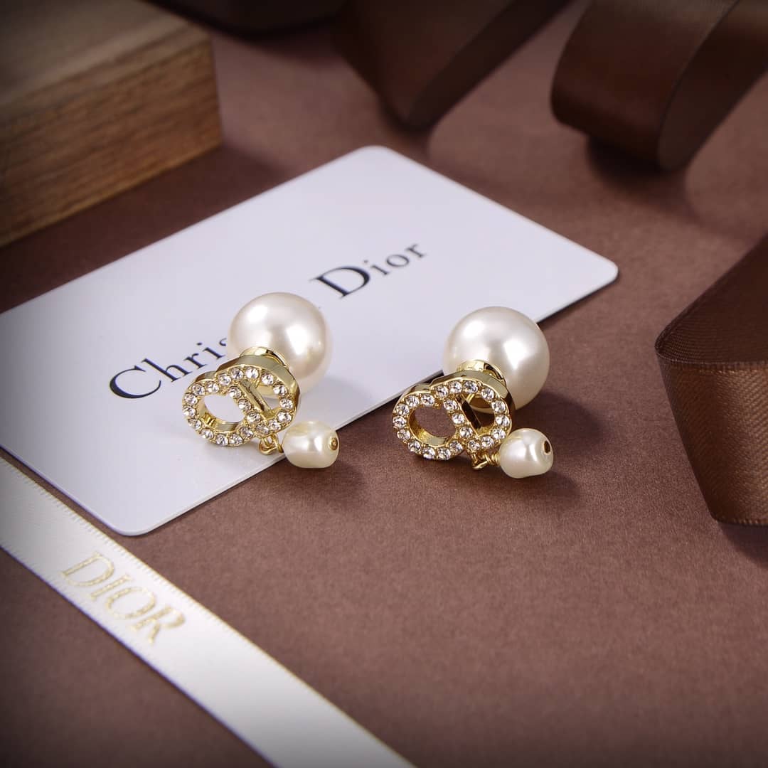 Top Quality Chr1st1an D10r Earring