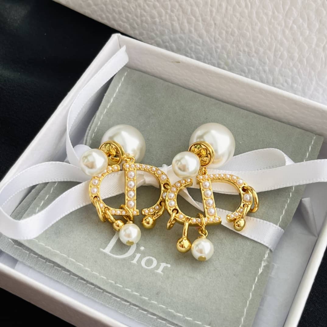 7 Star Chr1st1an D10r Earring