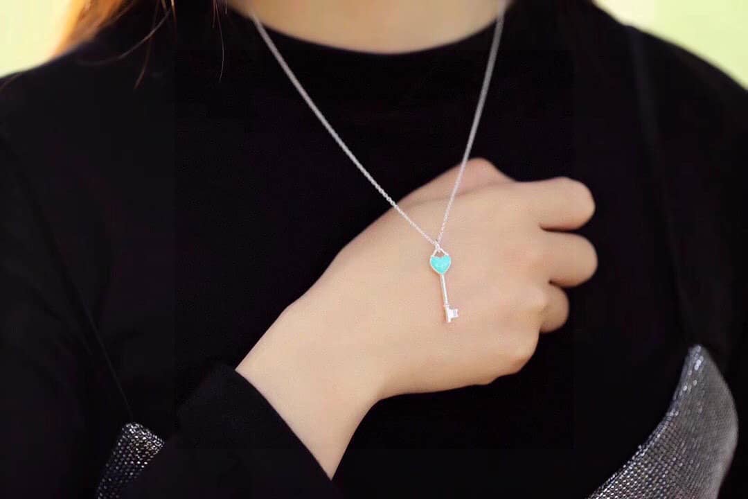 T*f*ny Necklace For Sale