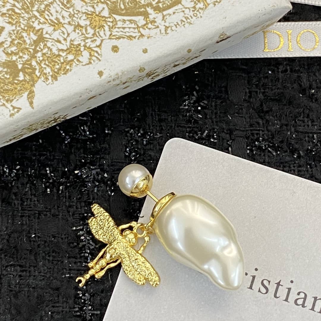 7 Star Chr1st1an D10r Earring