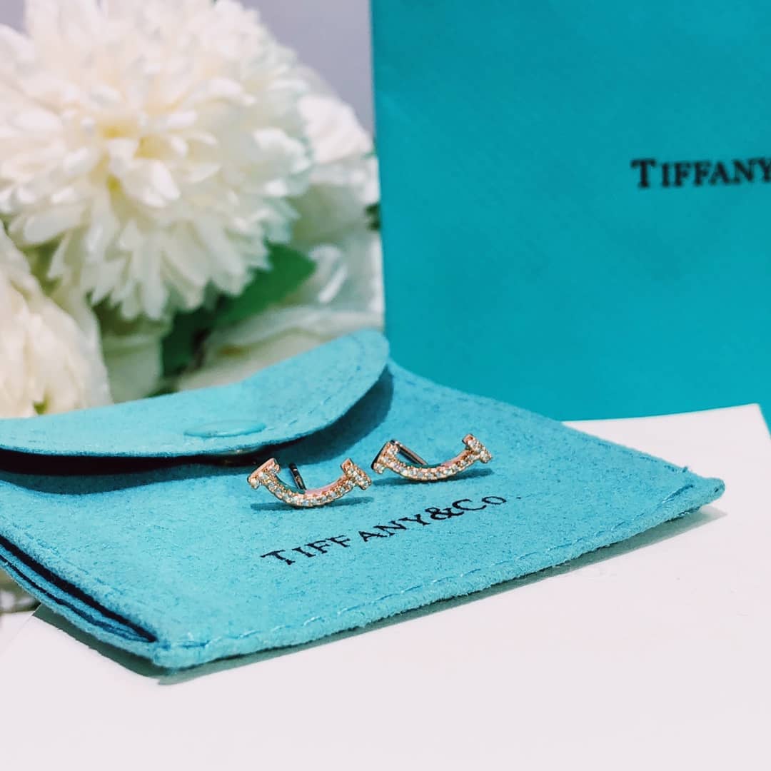 Knockoff T*f*ny Logo Earring