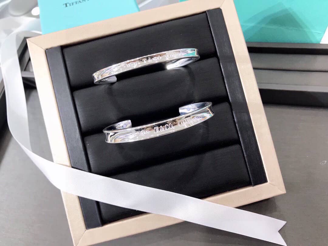Knockoff T*f*ny Logo Bracelet