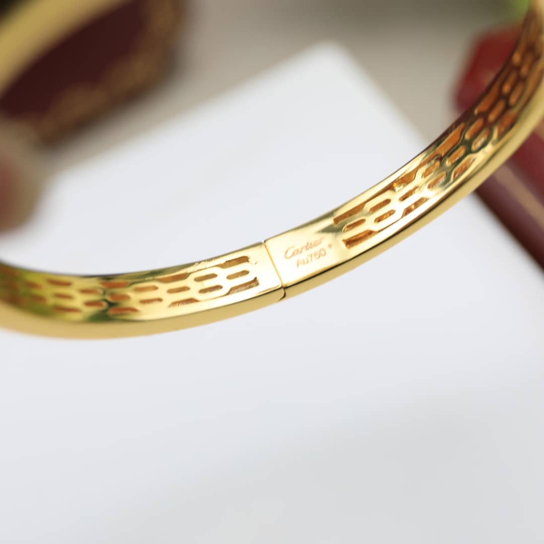 7 Star Ca*t1er Bracelet