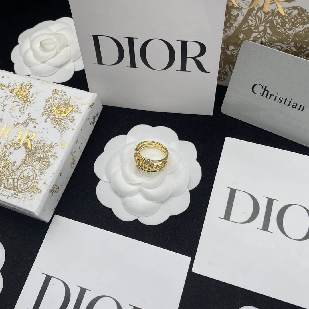 Top Quality Chr1st1an D10r Ring