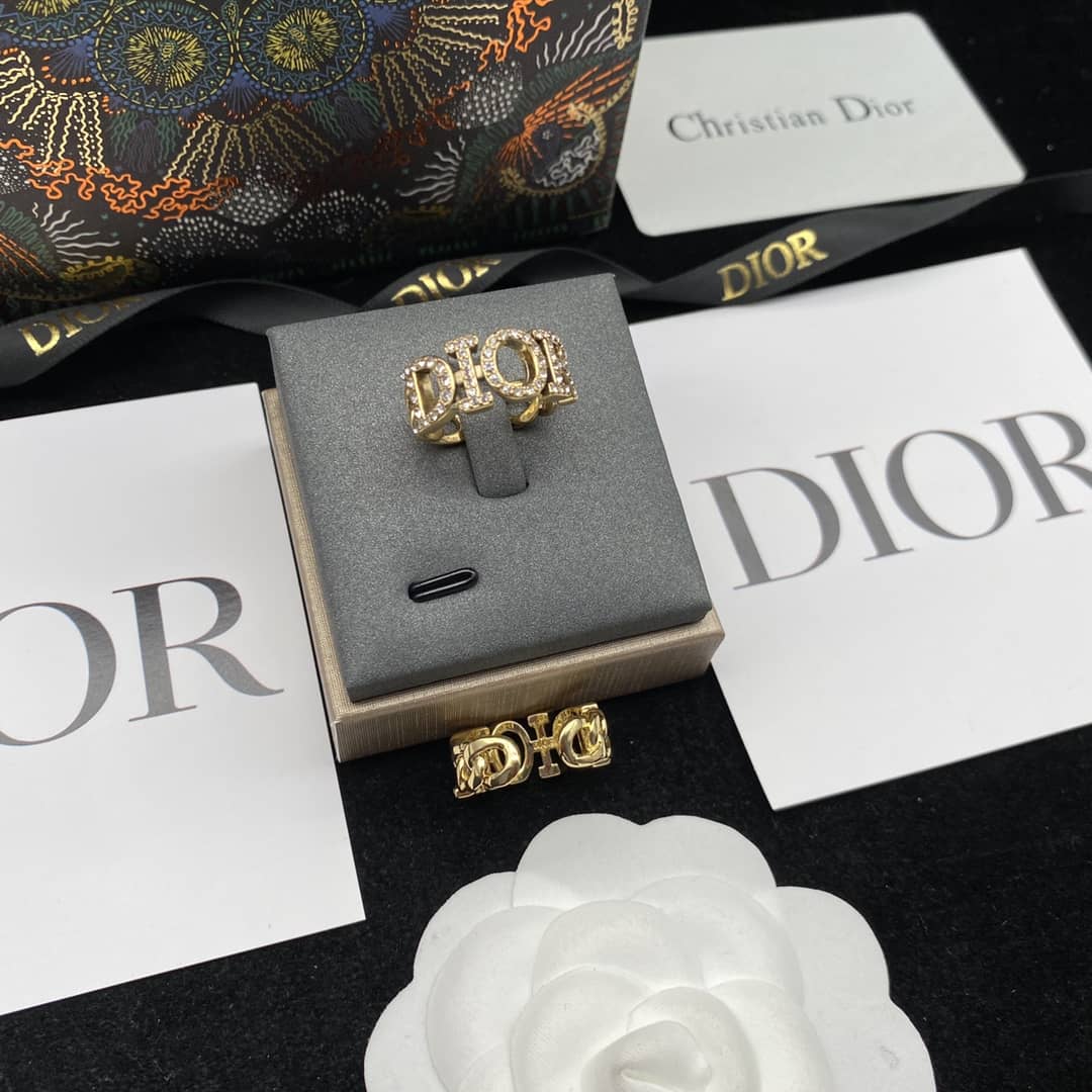 Top Quality Chr1st1an D10r Ring