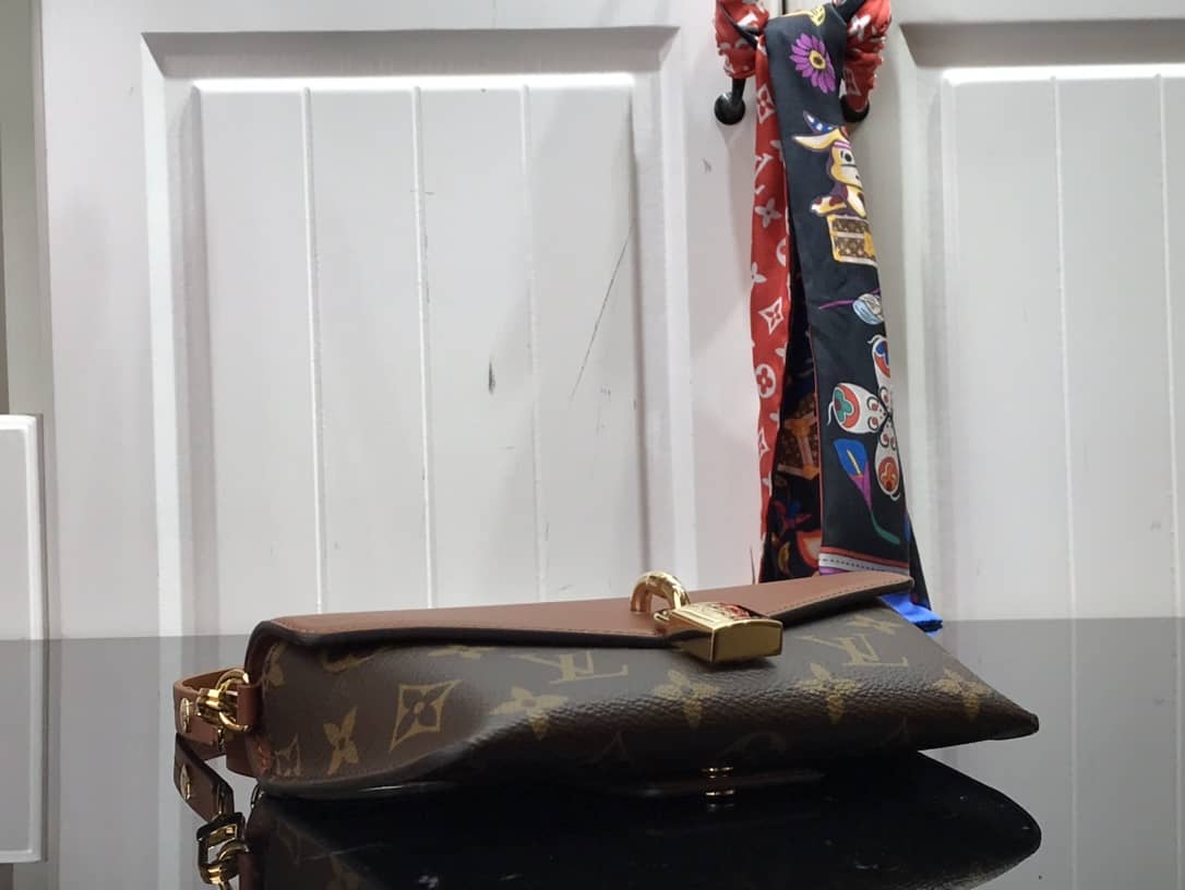 L0vis Vvtt0n Padlock On Strap Monogram Replica Shoulder Bag Brown M80559