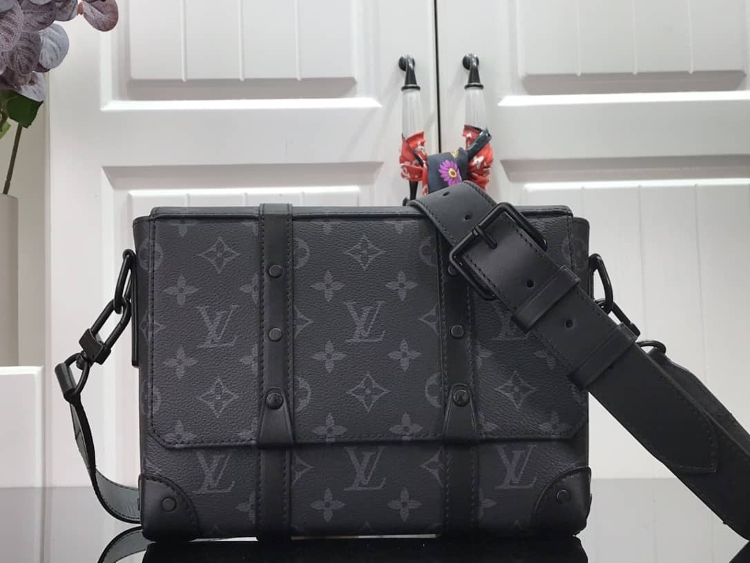 L0vis Vvtt0n Monogram Eclipse Coated Canvas Trunk Messenger Bag Replica M45727