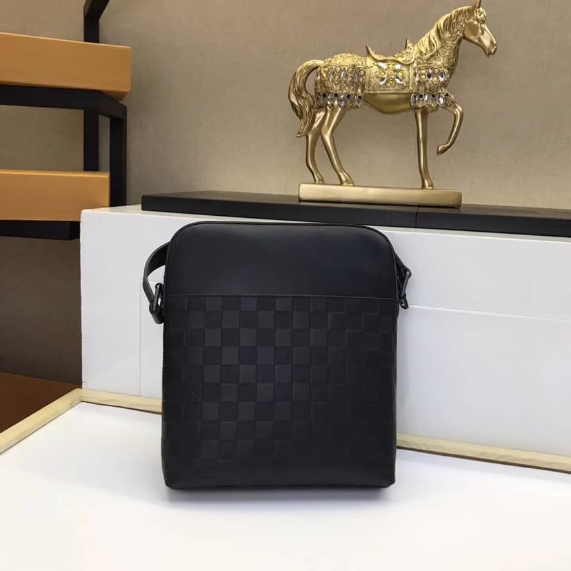 L0vis Vvtt0n District Pochette Replica Shoulder Bag N23355