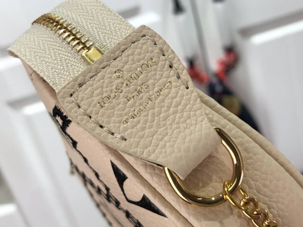 L0vis Vvtt0n Mini Pochette Accessoires Empreinte Broderies Beige M81140 Replica