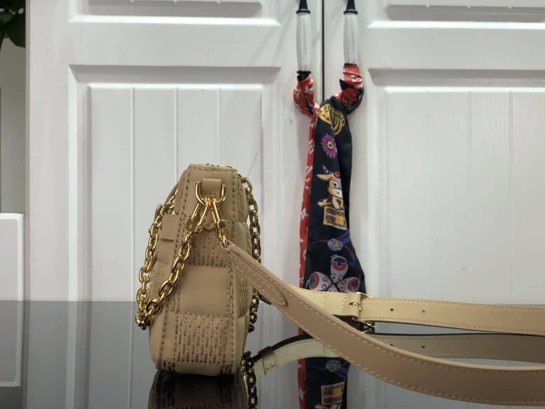 L0vis Vvtt0n Pochette Troca Replica Shoulder Bag Beige M59046