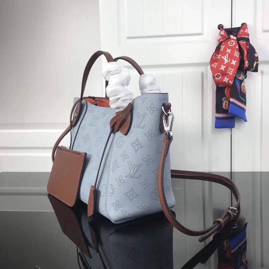 L0vis Vvtt0n Mahina Hina PM Leather Tote Replica Blue M54353