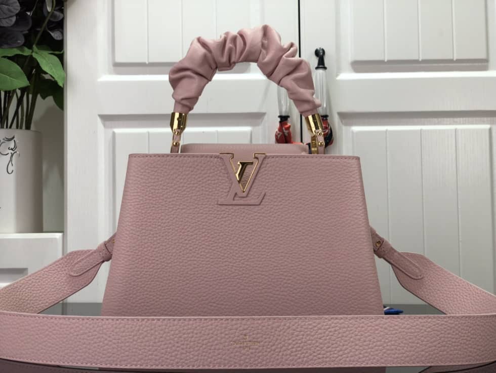 L0vis Vvtt0n Capucines BB Taurillon Leather Bubble Gum Rose M58694 Replica Shoulder Bag