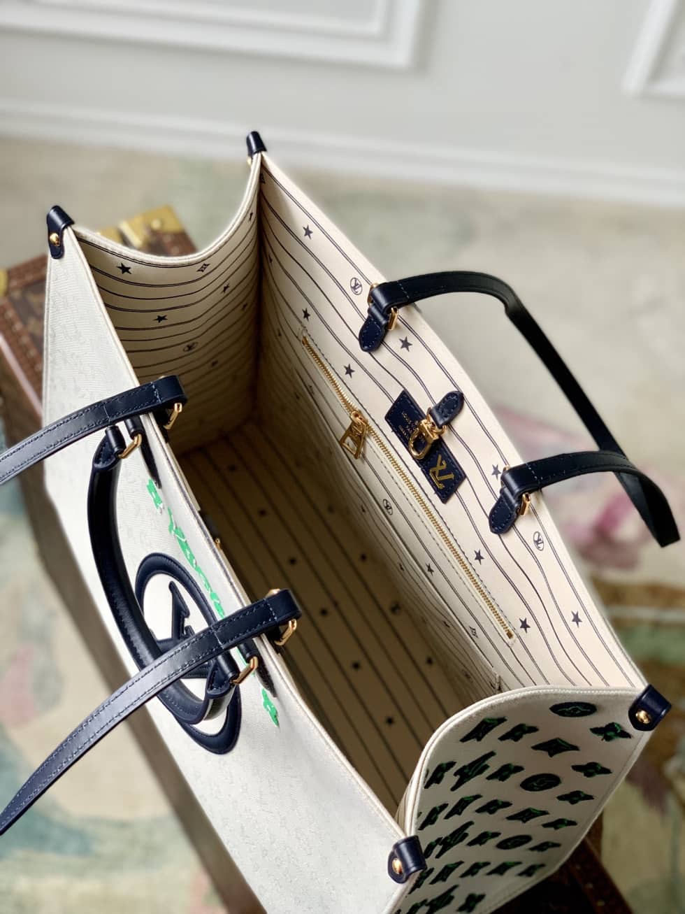 L0vis Vvtt0n OnTheGo GM M20815 Replica Tote