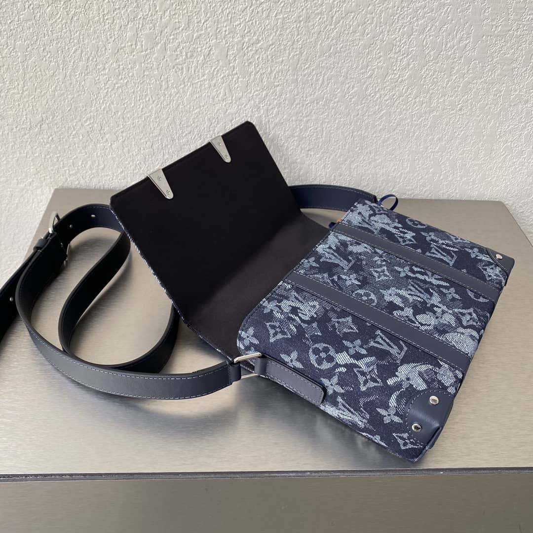 L0vis Vvtt0n Trunk Monogram Messenger Bag Replica Blue M57282
