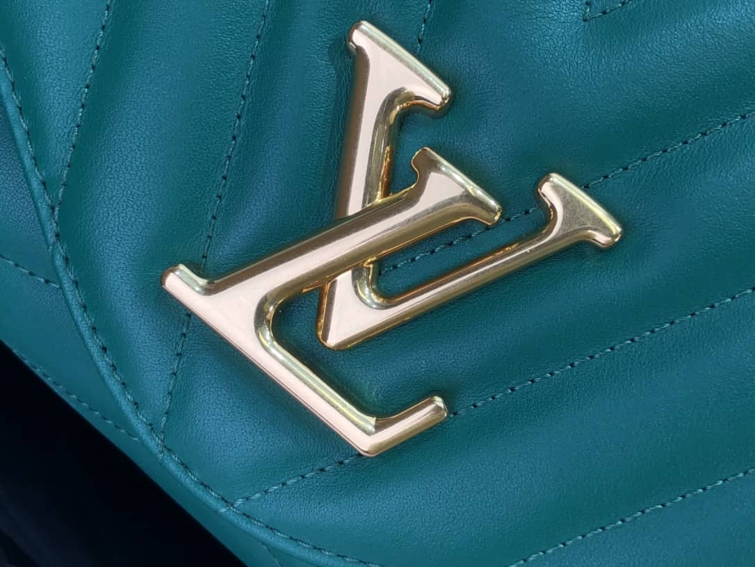 L0vis Vvtt0n New Wave Chain Replica Bag H24 Green M58552