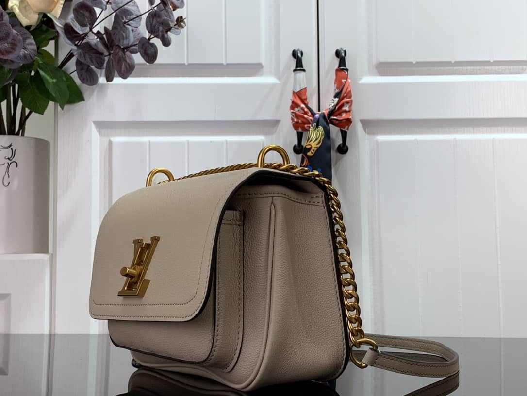 L0vis Vvtt0n Lockme Chain PM Replica Handbag Beige M57073