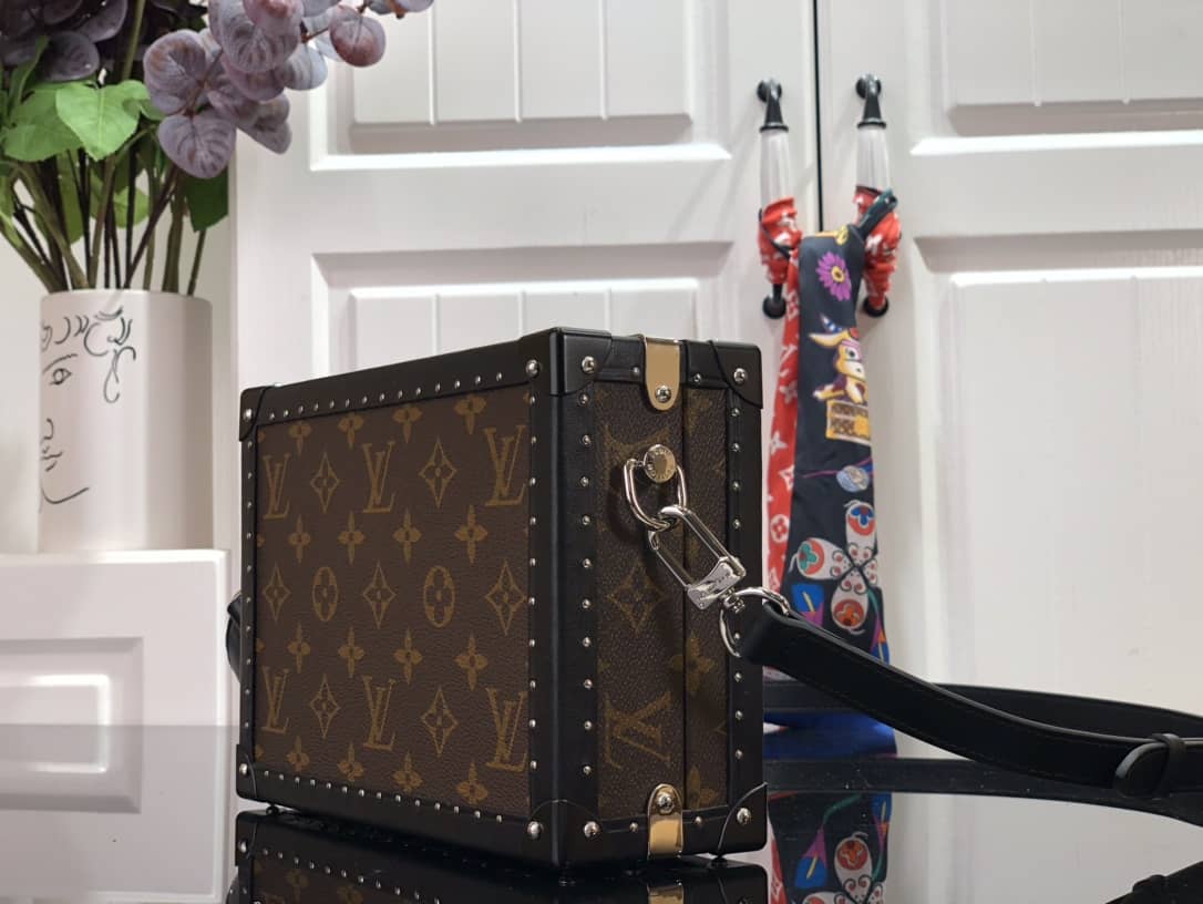 L0vis Vvtt0n Monogram Massacar Canvas Clutch Box Replica