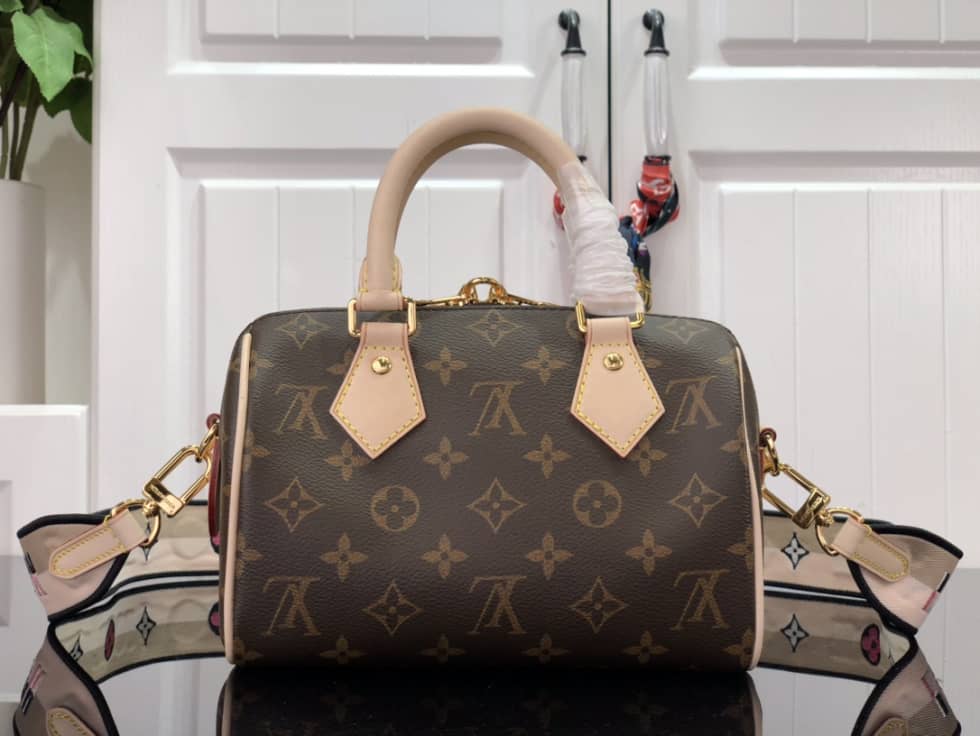 L0vis Vvtt0n Monogram Canvas Speedy 20 Black M45957 Replica Crossbody Bag