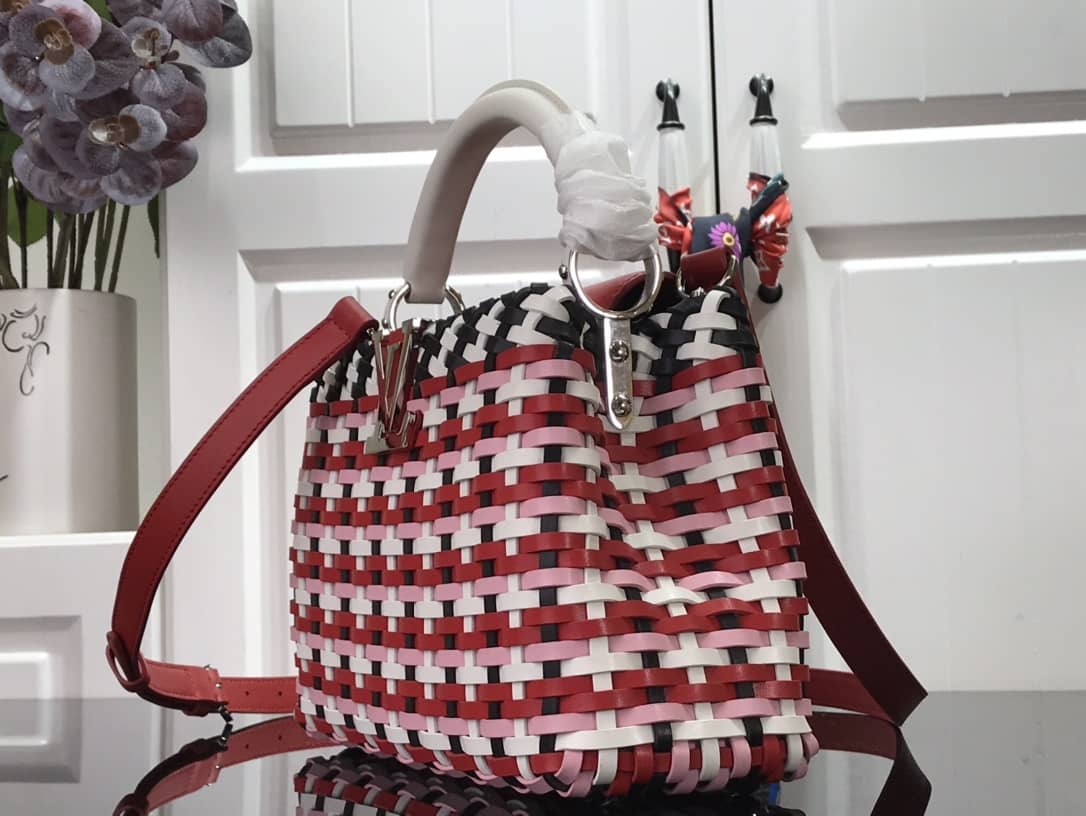 L0vis Vvtt0n Capucines Taurillon Hand Shoulder Bag Replica Red M94519