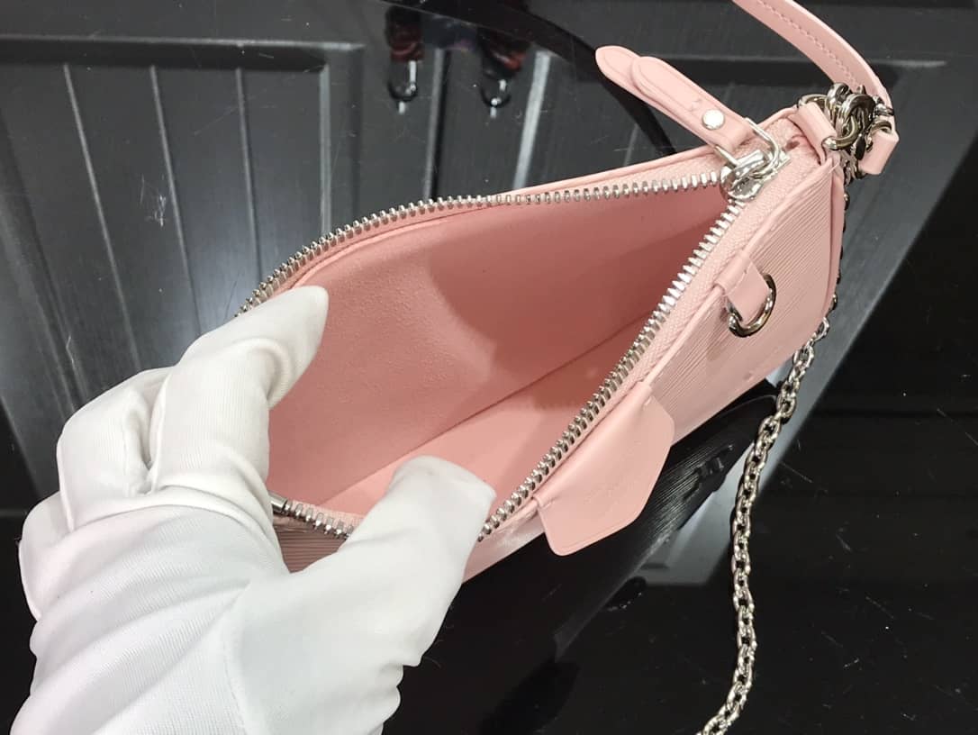 L0vis Vvtt0n Epi Easy Pouch On Strap Replica Bag Pink M80471