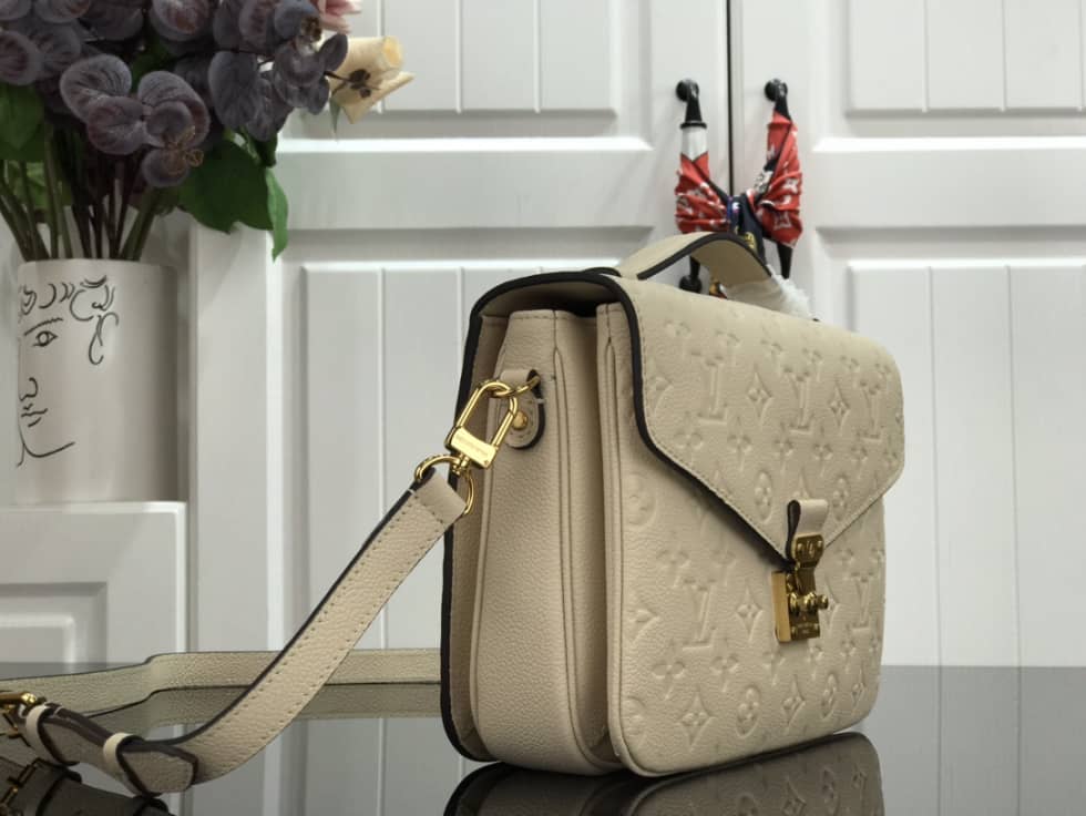 L0vis Vvtt0n Pochette Metis Marine Leather White M44071 Replica Shoulder Bag