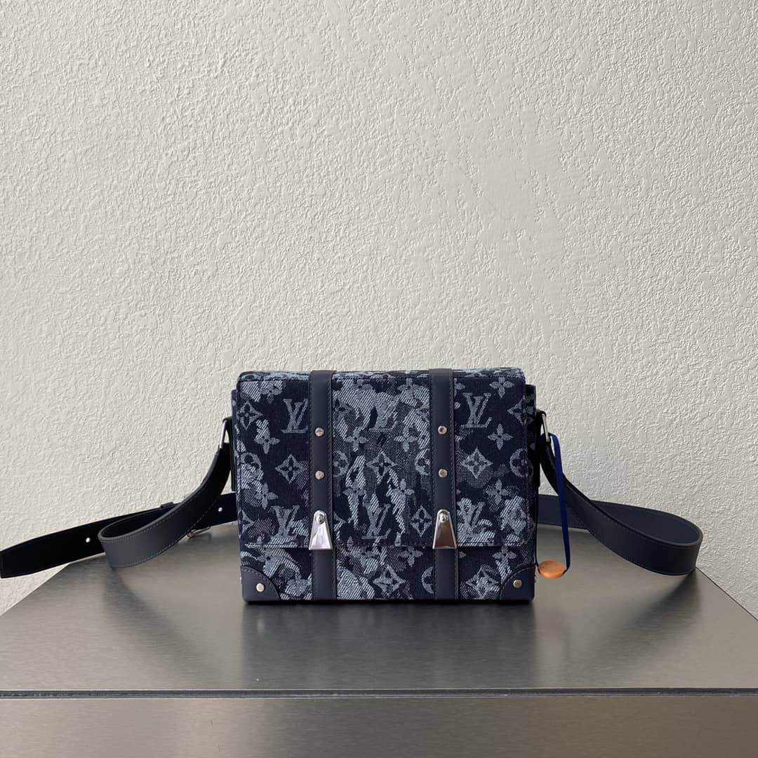 L0vis Vvtt0n Trunk Monogram Messenger Bag Replica Blue M57282
