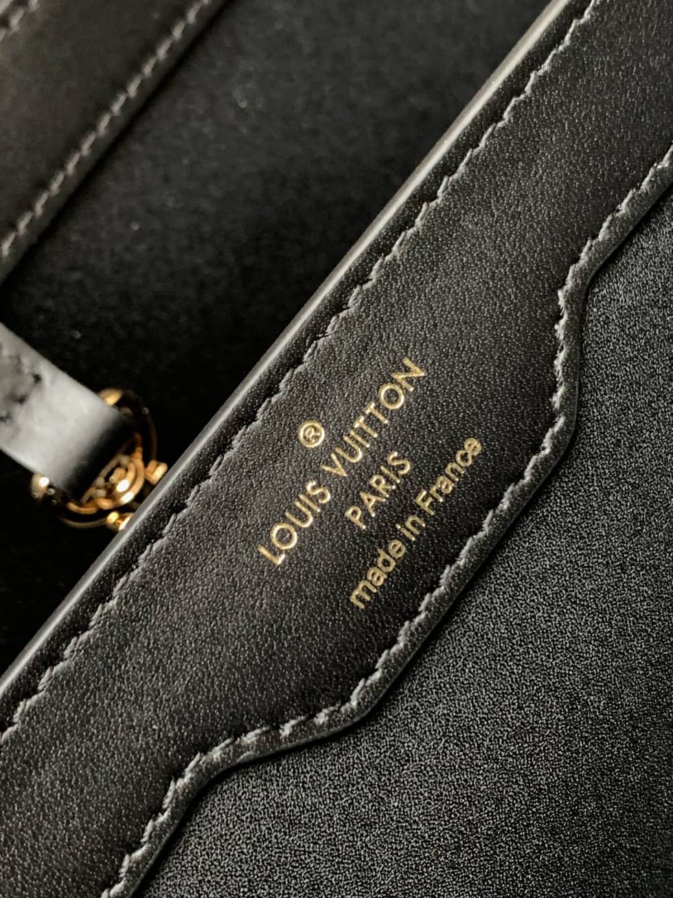 L0vis Vvtt0n Capucines MM Bag M20374 Replica Shoulder Bag
