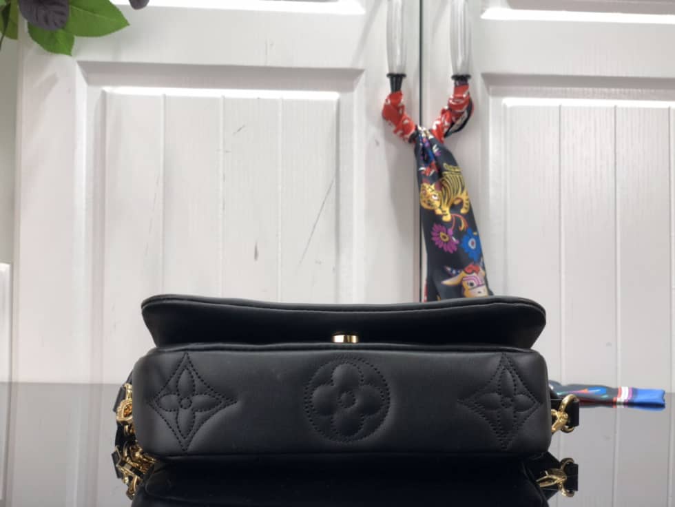 L0vis Vvtt0n Wallet On Strap Bubblegram Black M81399 Replica