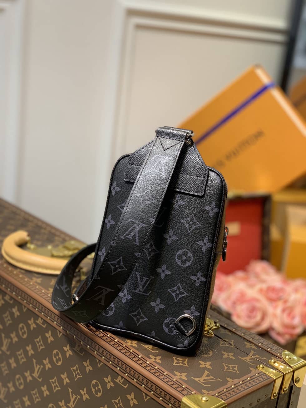 L0vis Vvtt0n Outdoor Slingbag Taigarama Noir Black M30741 Replica Shoulder Bag