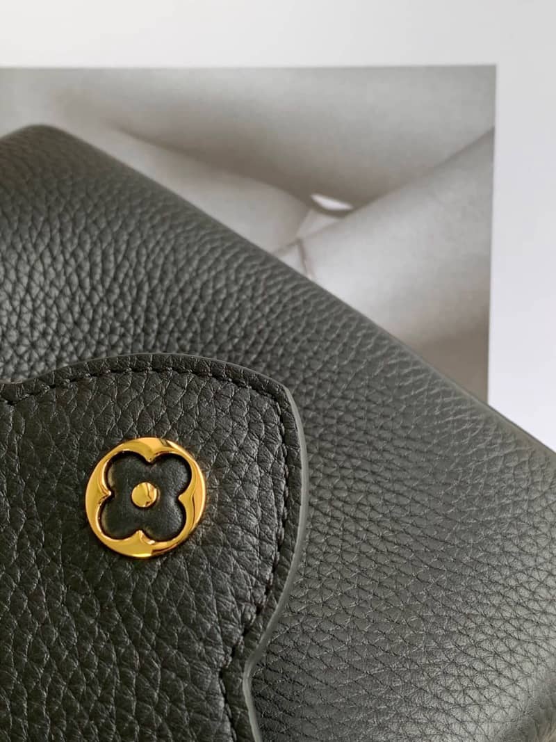 L0vis Vvtt0n Taurillon Leather Capucines Mini Replica Bag Black M55985