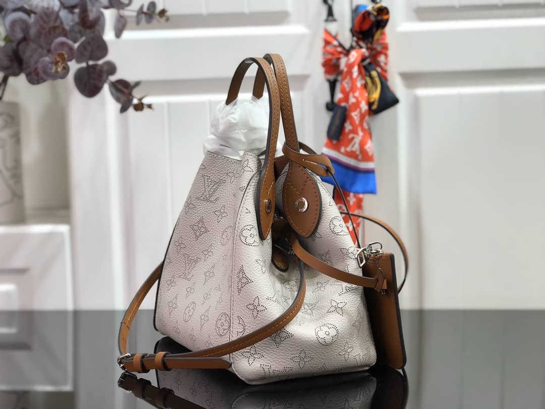 L0vis Vvtt0n Mahina Hina PM Leather Tote Replica White M54353