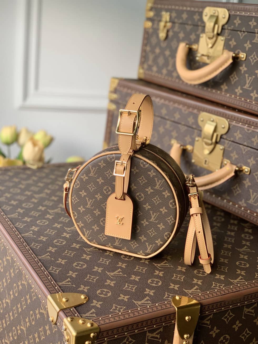 Best Replica L0vis Vvtt0n Monogram Petite Boite Chapeau PM M43514 Replica Crossbody Bag(ColaReps)