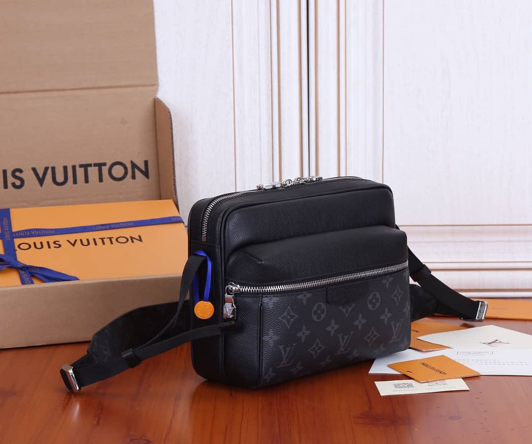 L0vis Vvtt0n Taigarama Canvas Messenger Bag Replica M30233