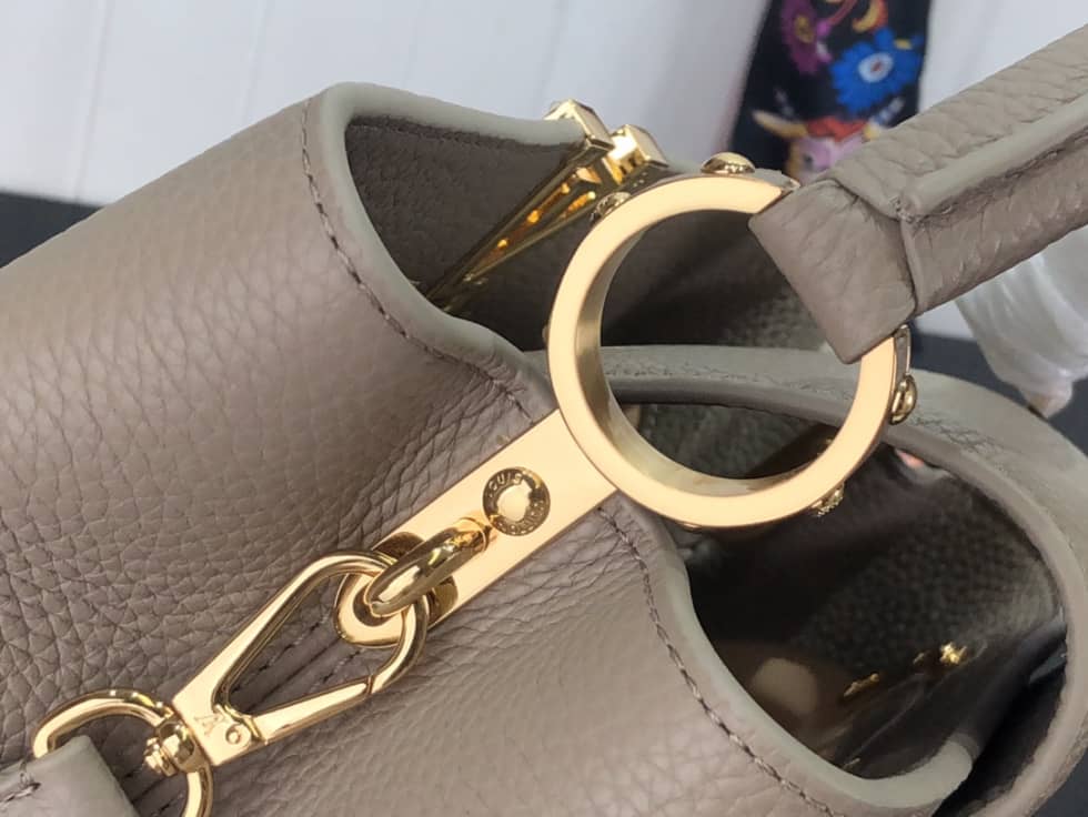 L0vis Vvtt0n Capucines BB Beige M59066 Replica Shoulder Bag