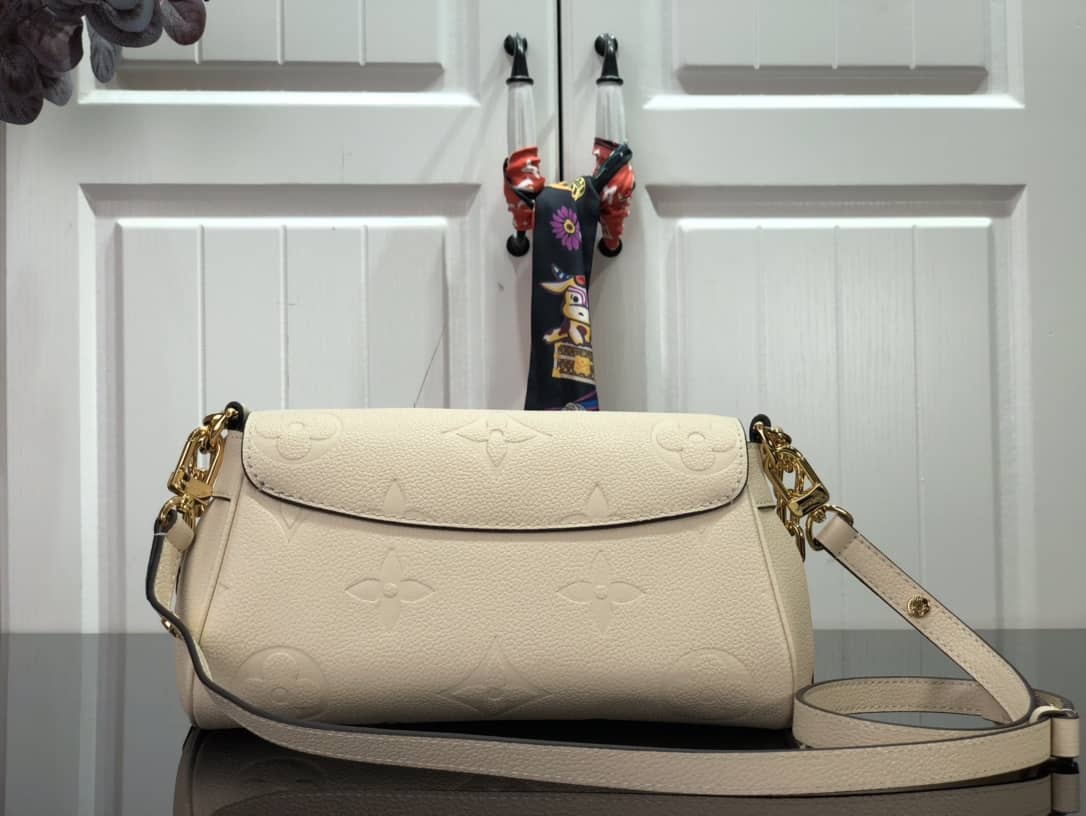 L0vis Vvtt0n Favorite Monogram Empreinte Leather Replica Shoulder Bag Beige M45836