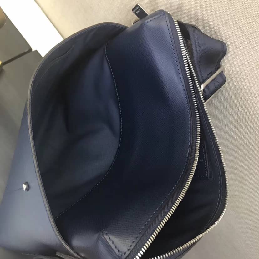 L0vis Vvtt0n Taiga Grigori MM Messenger Bag Replica Blue M30206