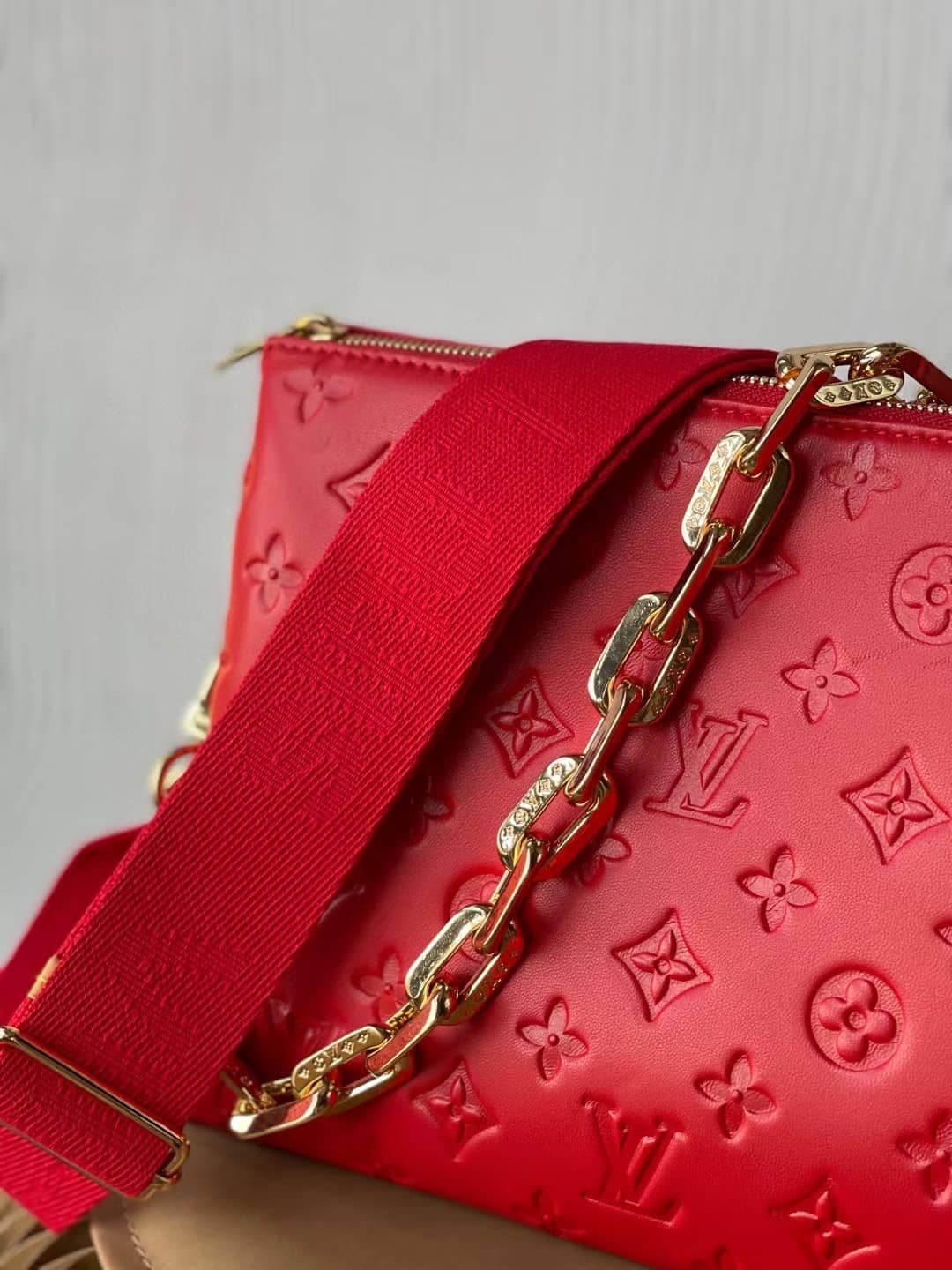 L0vis Vvtt0n Coussin PM Gold Chain Rouge Red M57792 Replica Shoulder Bag