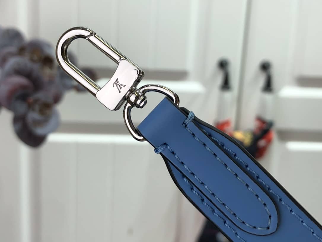 L0vis Vvtt0n Petit Sac Plat Flat Shoulder Bag Replica Blue M80169