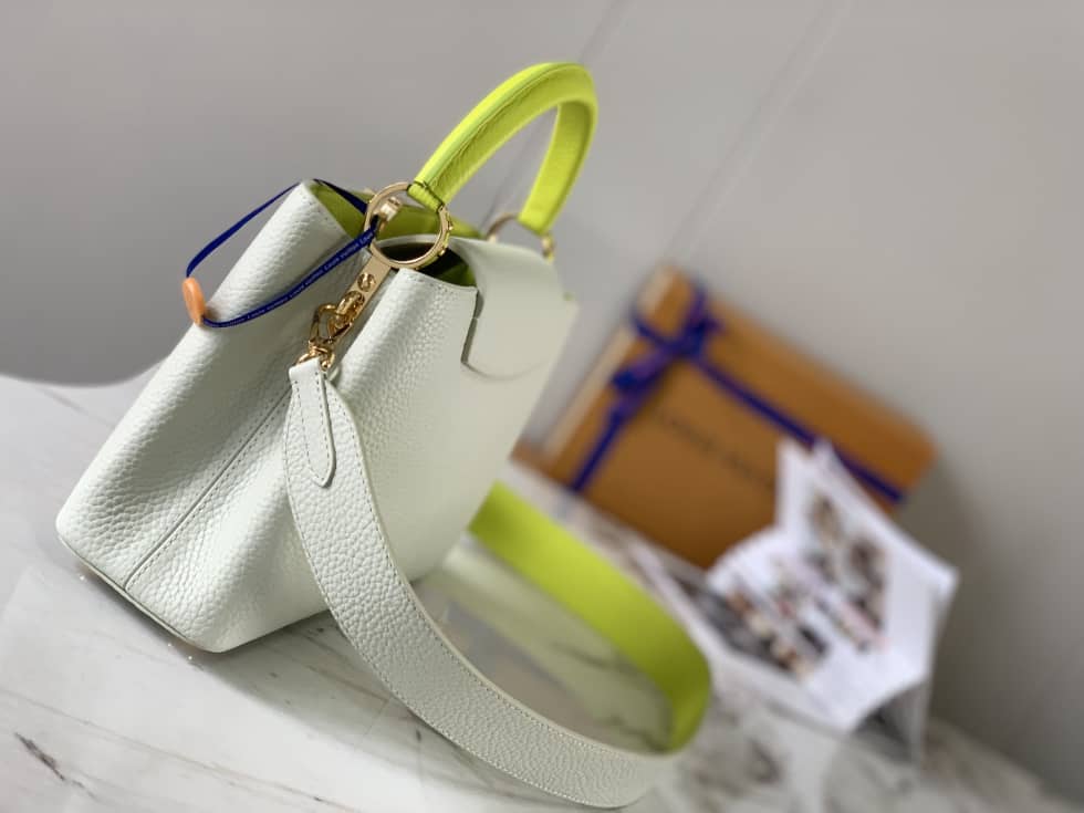 L0vis Vvtt0n Capucines BB Snow White M59468 Replica Shoulder Bag