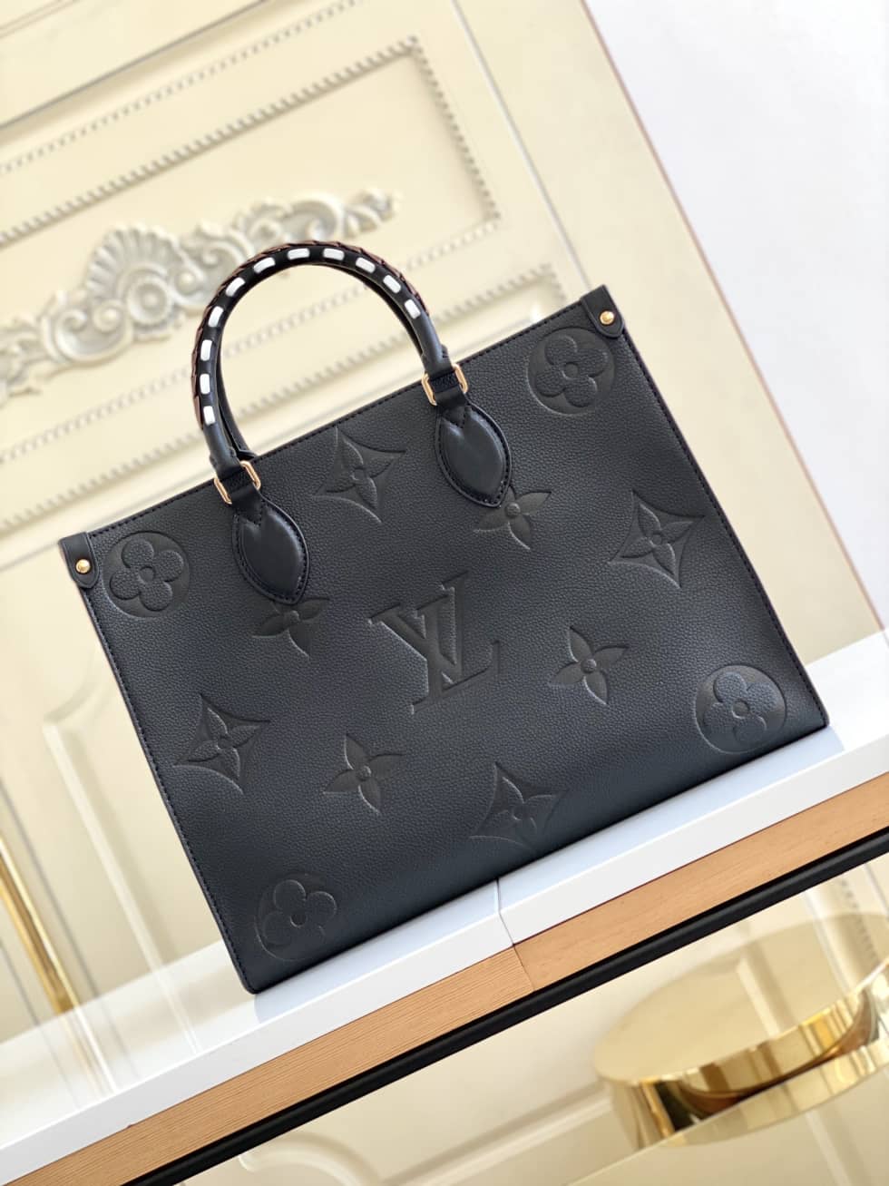L0vis Vvtt0n Wild At Heart OnTheGo MM Black M58522 Replica Tote