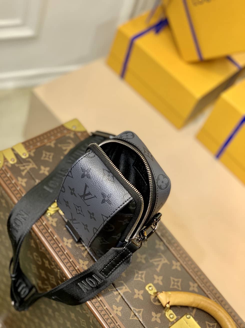 L0vis Vvtt0n x Nigo Flap Double Pouch Gery M81005 Replica Phone Bag