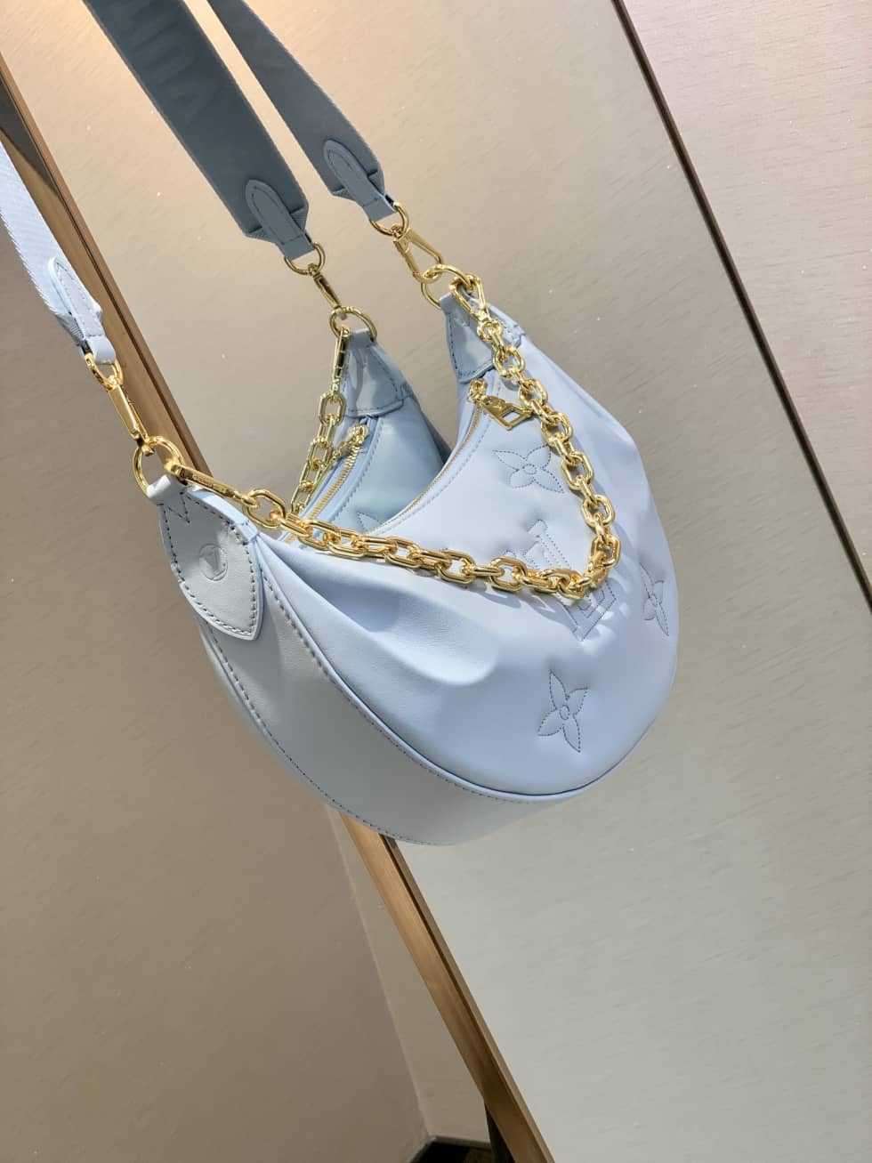 L0vis Vvtt0n Over The Moon Glacier Blue M59825 Replica Hobo