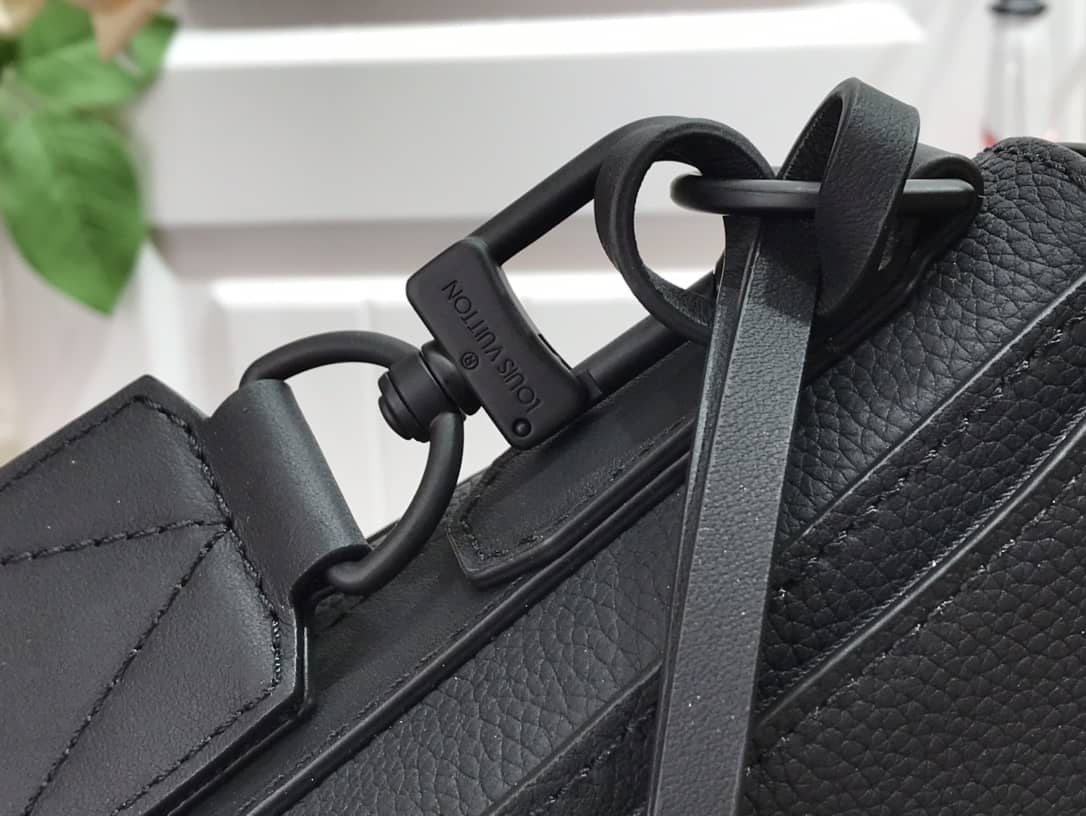 L0vis Vvtt0n Leather Replica Messenger Crossbody Bag M57080