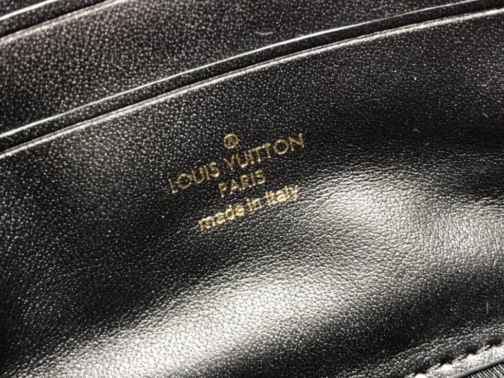 L0vis Vvtt0n Wallet On Strap Bubblegram Black M81399 Replica